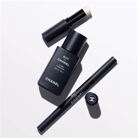 boy de chanel eyeliner|Chanel makeup for boys.